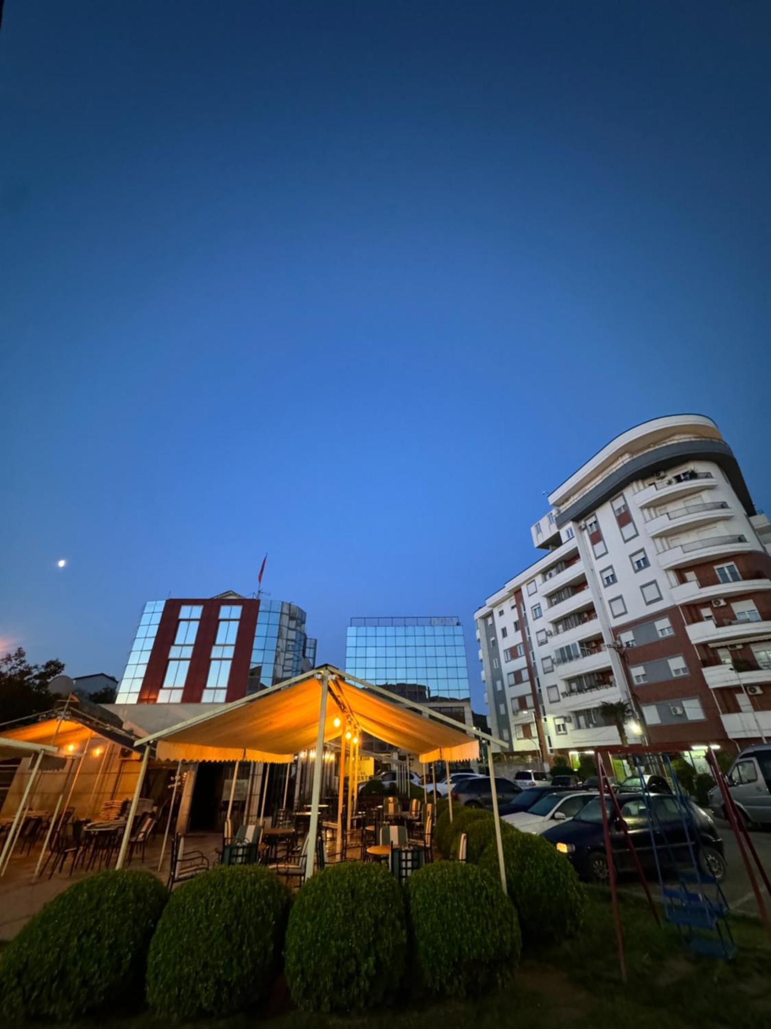 Hotel Argenti Shkoder Bagian luar foto