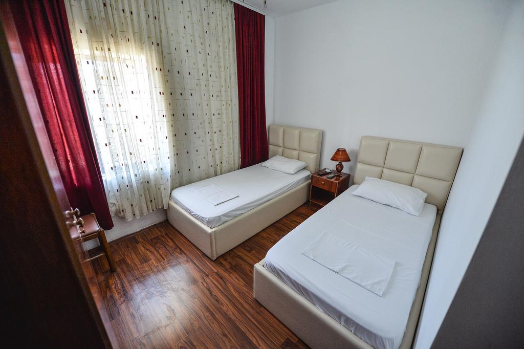 Hotel Argenti Shkoder Bagian luar foto